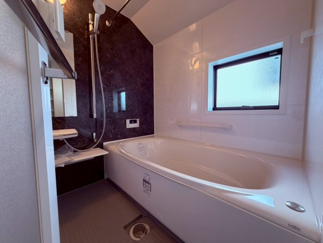 【前面道路含む現地写真】 | 練馬区豊玉南２丁目　新築戸建て　Ｂ号棟 | 前面道路が広く、車の出し入れもスムーズです