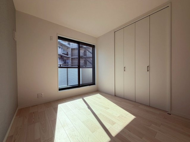 【洋室】 | 練馬区豊玉南２丁目　新築戸建て　Ｂ号棟 | 主寝室や子ども部屋、ワークスペースなど多彩に活用できる洋室