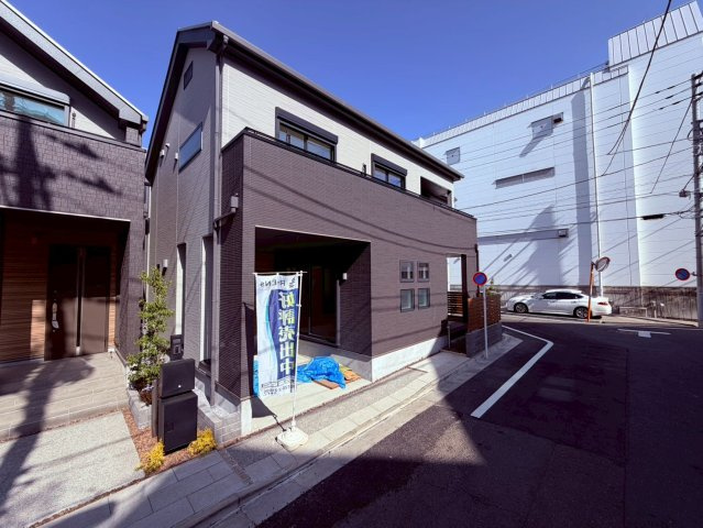 【外観】 | 練馬区豊玉南２丁目　新築戸建て　Ｂ号棟 | 洗練された外観が、四季の移ろいを感じながら穏やかな日々を演出