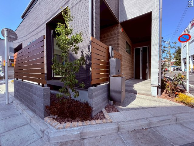 【バルコニー】 | 練馬区豊玉南２丁目　新築戸建て　Ｂ号棟 | 【施工例】あたたかな日差し差し込むバルコニーは開放感いっぱい