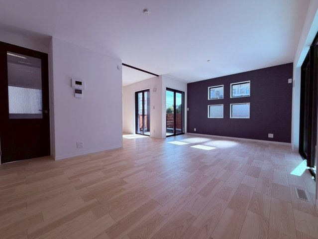 【居間・リビング】 | 練馬区豊玉南２丁目　新築戸建て　Ｂ号棟 | 【建築中】家族が自然と集まり明るく心地よく過ごせるLDK空間