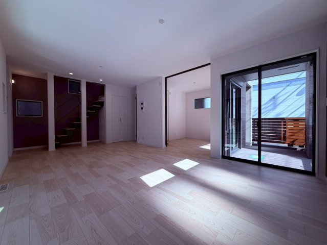 【洋室】 | 練馬区豊玉南２丁目　新築戸建て　Ｂ号棟 | 【建築中】明るく落ち着いた洋室は寝室や子ども部屋にもぴったり