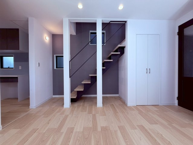 【洋室】 | 練馬区豊玉南２丁目　新築戸建て　Ｂ号棟 | 【建築中】明るく落ち着いた雰囲気で、使い勝手の良い洋室