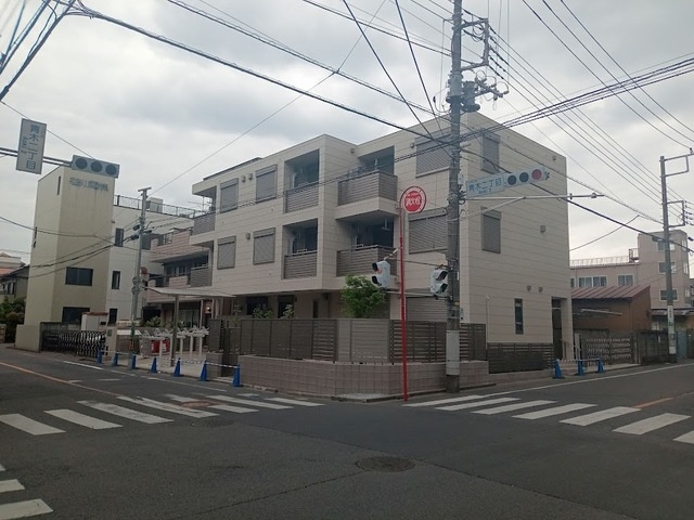 Ｃｏｍｆｏｒｔ川口の外観|角地に立地し日当たり・風通し良好