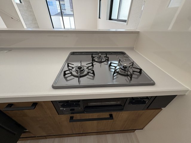 【キッチン】 | 福岡市西区小戸3丁目6期　2号棟（全3棟）【仲介手数料無料・0円】 | 現地写真。