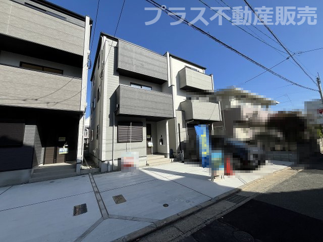 【外観】 | 福岡市西区小戸3丁目6期　2号棟（全3棟）【仲介手数料無料・0円】 | 現地写真。プラス不動産販売なら、現場の全ての棟をまとめてご見学頂けます。