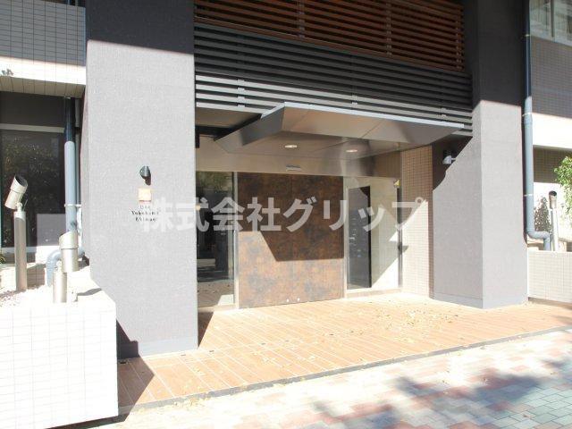 ドゥーエ横浜駅前のエントランス