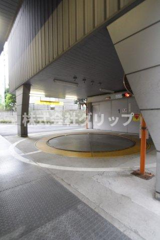 ドゥーエ横浜駅前の駐車場