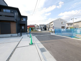 【前面道路含む現地写真】 | 東側前面道路