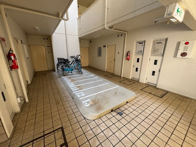 ハイツ上新第二下新庄のロビー