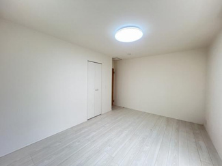 【洋室】 | 千葉市中央区大森町　中古戸建　京成千原線「大森台」駅 | 家族一人ひとりの大切なプライベート空間！それぞれのお好みに合わせてインテリア出来るようなシンプルなデザイン！暮らし心地を大く左右する収納を、適材適所に配置し使い勝手を重視！明るく温もりがあります！！