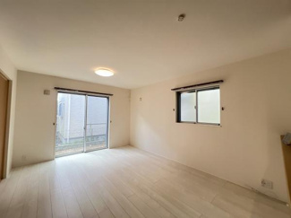 【居間・リビング】 | 千葉市中央区大森町　中古戸建　京成千原線「大森台」駅 | 忙しい朝でも、しっかり家族が揃って食事をして頂けるゆとりある大きさのダイニングスペース♪♪奥様が作る手料理をカウンター越しに受けとって頂き、テーブルで囲む素敵な時間を存分に。素敵な空間です！！