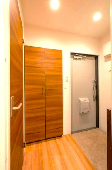 ハピーハイツ入谷の玄関