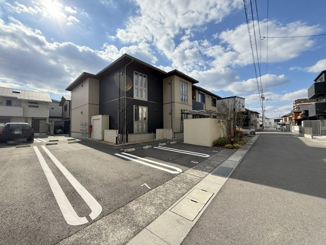 シャーメゾン旭WESTの外観