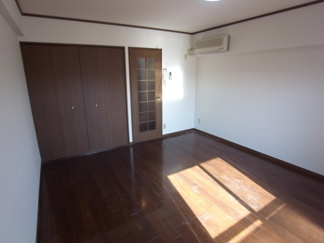 ドール魚崎の居間・リビング