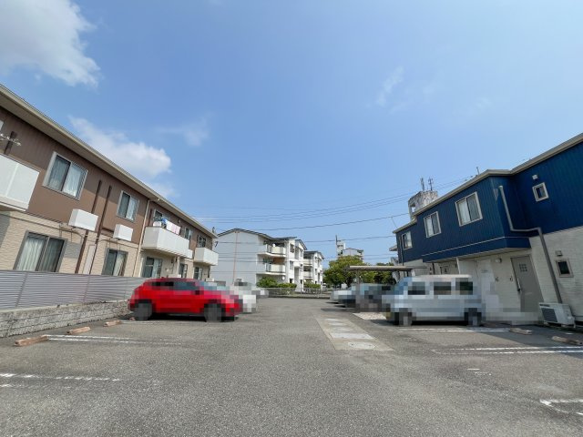 シャーメゾン・ル・プレ B棟の駐車場