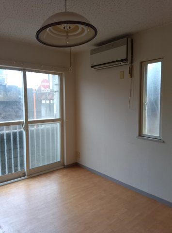 ラヴィアンヌ芦屋の居間・リビング