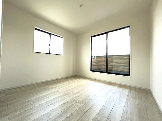 【寝室】 | 春日市塚原台2丁目1期　1号棟（全1棟）【仲介手数料無料・0円】 | 現地写真。2階主寝室です。