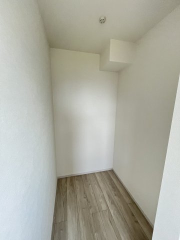 【収納】 | 春日市塚原台2丁目1期　1号棟（全1棟）【仲介手数料無料・0円】 | 現地写真。ウォークインクローゼットです。