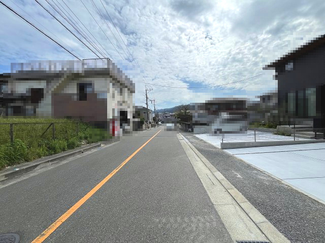 【その他】 | 春日市塚原台2丁目1期　1号棟（全1棟）【仲介手数料無料・0円】 | 現地写真。前面道路です。