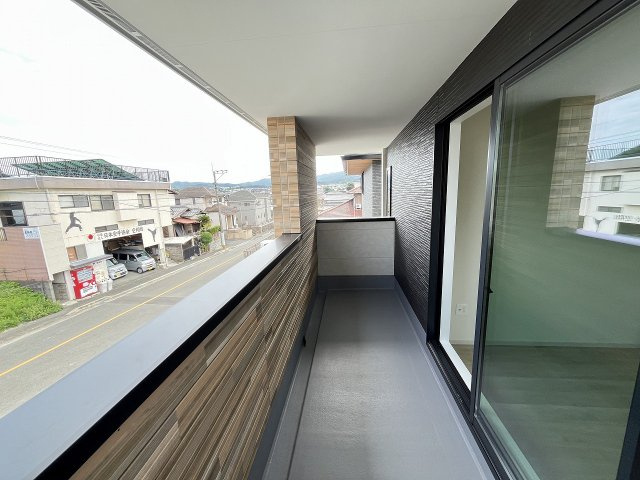 【バルコニー】 | 春日市塚原台2丁目1期　1号棟（全1棟）【仲介手数料無料・0円】 | 現地写真。インナーバルコニーです。