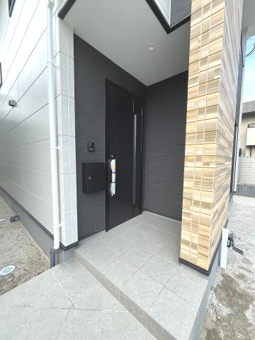 【玄関】 | 春日市塚原台2丁目1期　1号棟（全1棟）【仲介手数料無料・0円】 | 現地写真。