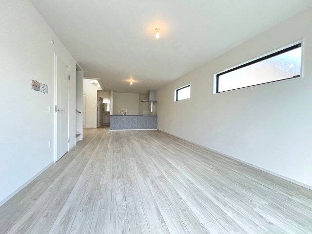 【居間・リビング】 | 春日市塚原台2丁目1期　1号棟（全1棟）【仲介手数料無料・0円】 | 現地写真。