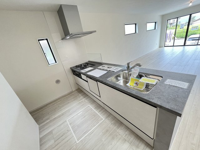 【キッチン】 | 春日市塚原台2丁目1期　1号棟（全1棟）【仲介手数料無料・0円】 | 現地写真。