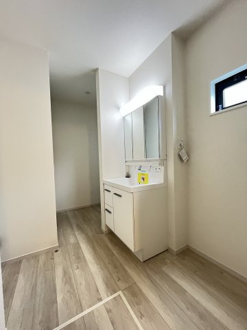 【洗面所】 | 春日市塚原台2丁目1期　1号棟（全1棟）【仲介手数料無料・0円】 | 現地写真。