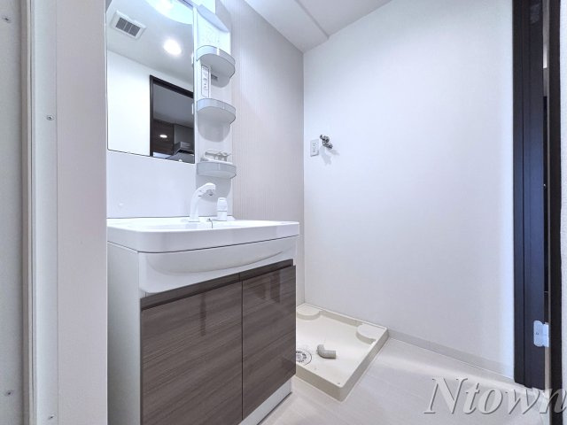 【独立洗面台】 | S-RESIDENCE名駅North | 独立洗面台、小物を置くことができて便利です