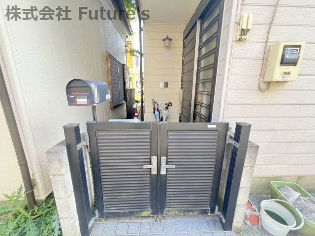 三郷市高州1丁目　中古戸建のエントランス|玄関の門扉の写真です