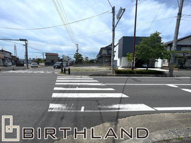 安積荒井三丁目　住宅用地の前面道路含む現地写真