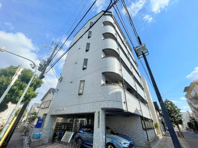 ロイヤルメゾン上新庄の外観