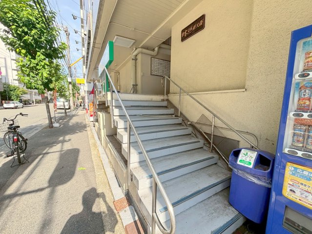 大京ビルマンション新大阪のエントランス