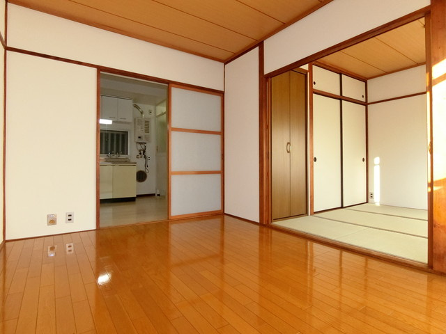 中ノ山ハイツの居間・リビング