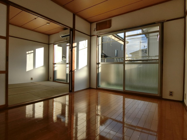 中ノ山ハイツの洋室