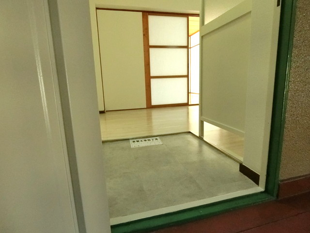 中ノ山ハイツの玄関