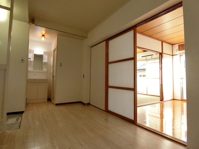 中ノ山ハイツの居間・リビング