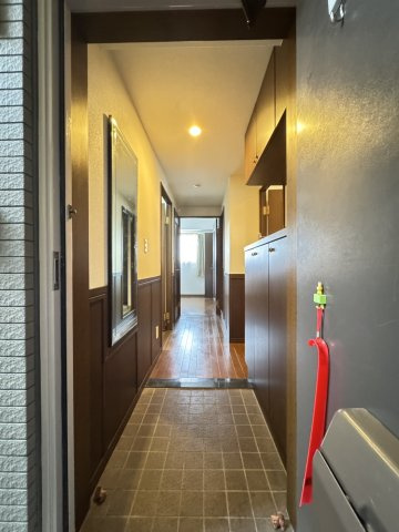 ディオレ新神戸A棟の玄関|玄関は広く、下駄箱もございます。