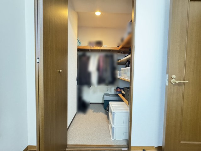 ディオレ新神戸A棟の収納|ウォークインクローゼット