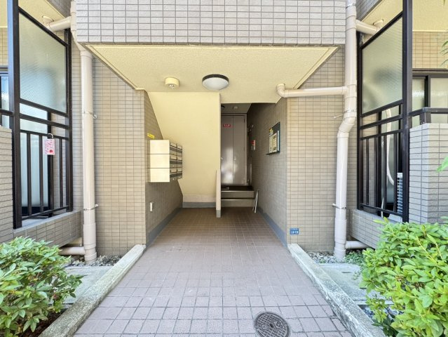 ディオレ新神戸A棟のエントランス|整理されたエントランス。