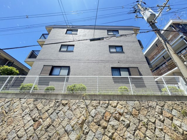 ディオレ新神戸A棟の外観