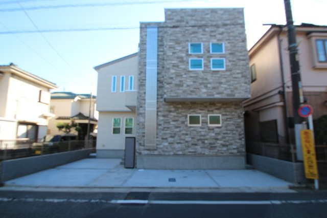 【QUAD】 東大和市向原４丁目の外観|駅前にはスケート場やボウリング場、室内プレイランドなどのアミューズメント施設「BIG BOX東大和」があります！