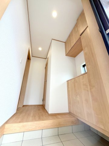 あきる野市下代継　全2棟　新築分譲の玄関