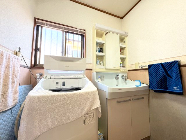 300㎡越えの宅地！　鹿沼市上殿町　中古戸建の洗面所|ゆったりとスペースのある洗面所