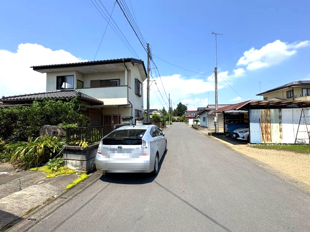 300㎡越えの宅地！　鹿沼市上殿町　中古戸建の前面道路含む現地写真|前面道路含む現地写真です