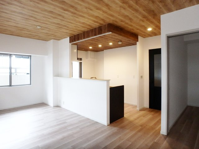 アルス西宮ルシーディアの居間・リビング