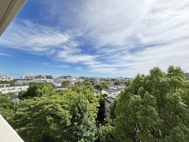 ６階なので前面の眺望は抜けています。