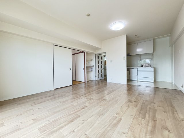 2012年１月にキッチン交換や2018年にフローリング張替えを行っています。