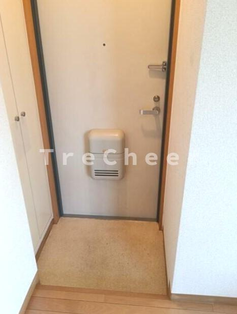 ツーウッズ目白ビルディングの玄関